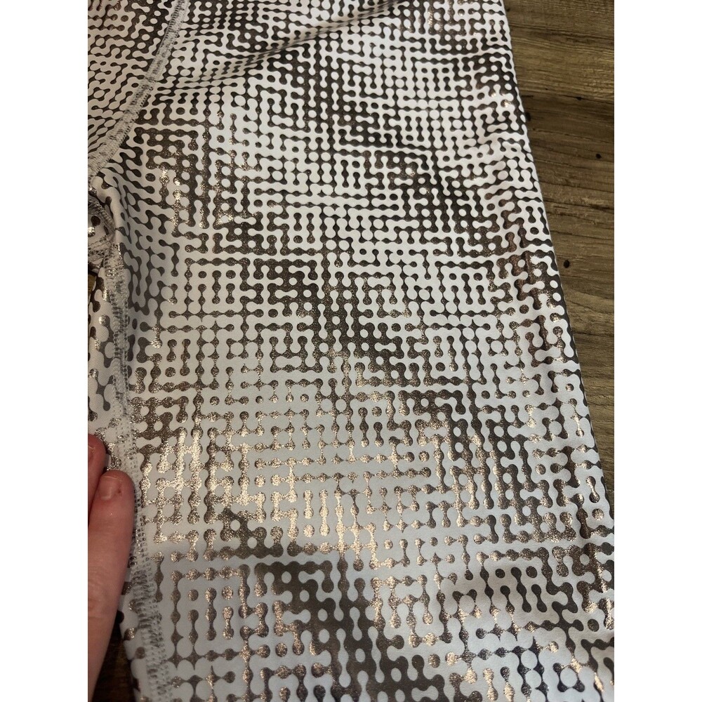 Peloton women’s leggings- Large- NWT-Show UP foil color - Picture 12 of 16